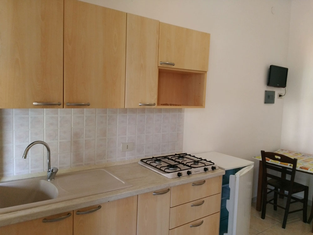 Monolocale 2 posti appartamento aggiornamento con frigo grande doppia porta N3