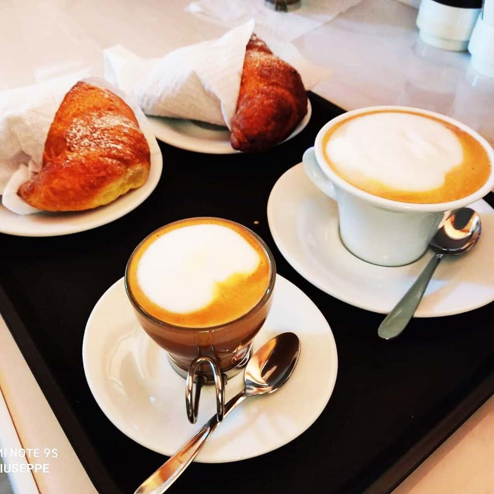 Colazione con i nostri cornetti di vari gusti a lievitazione naturale