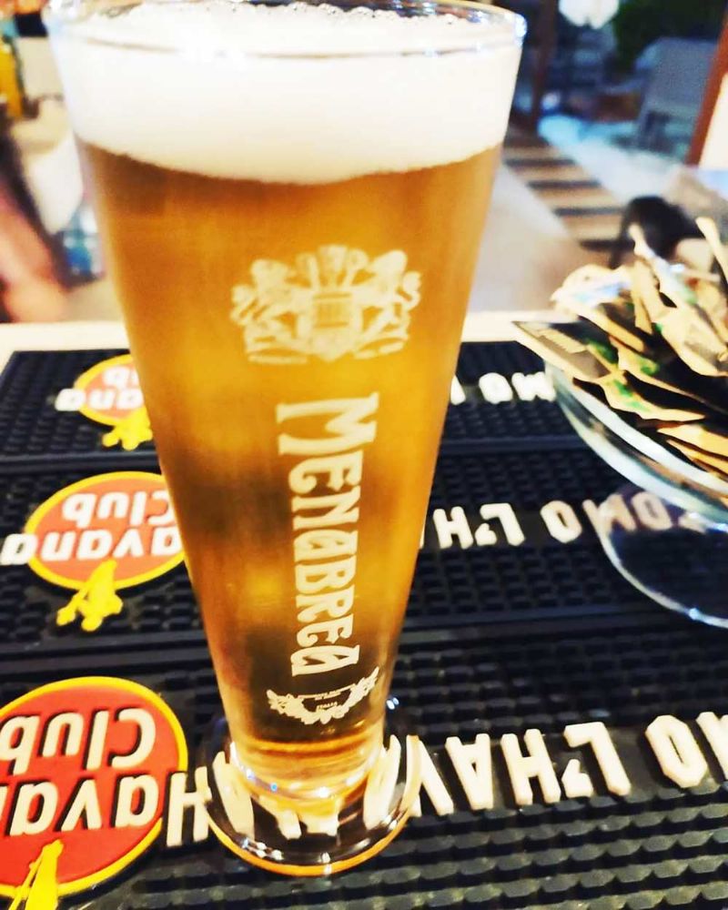 Un calice di birra fresca non manca mai